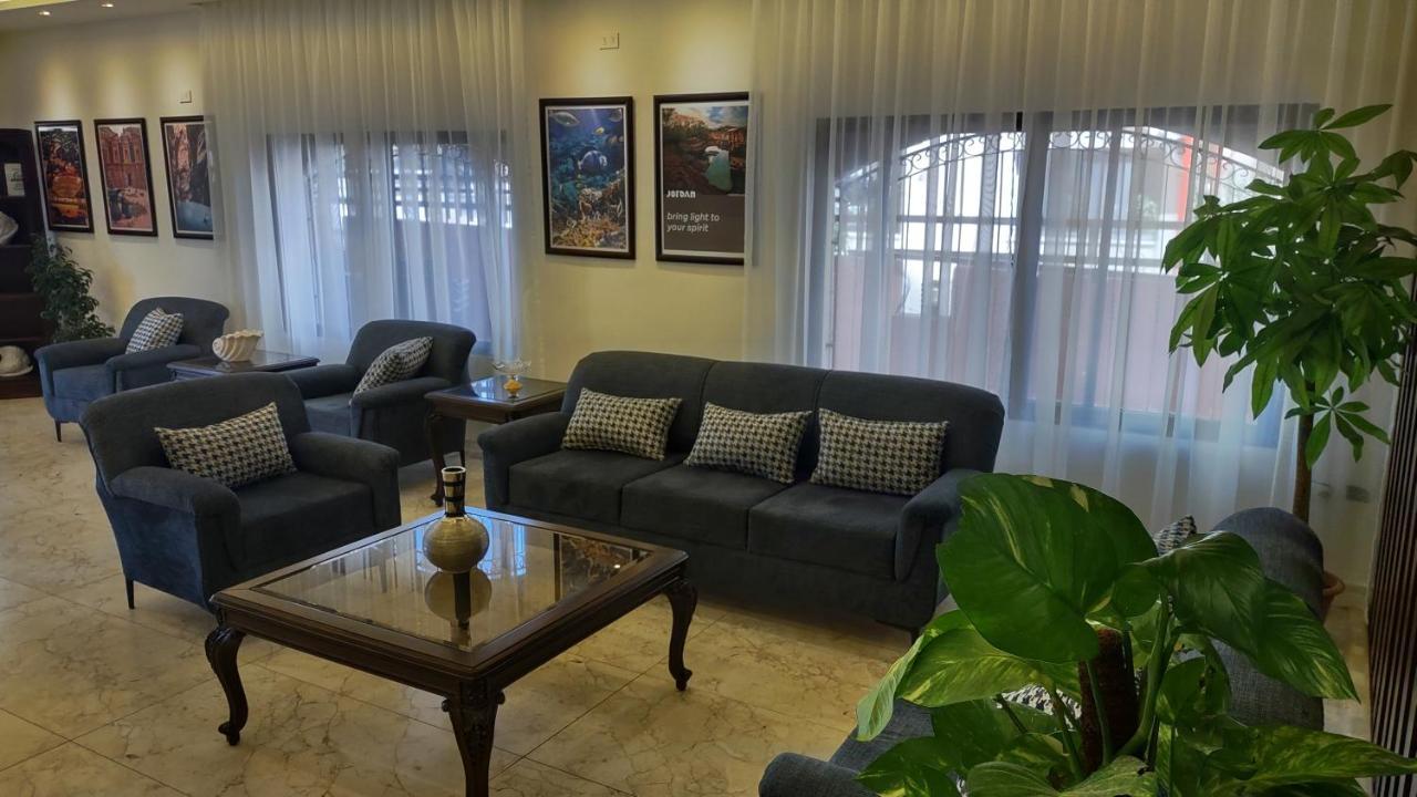 Black Iris Hotel Madaba Exterior foto