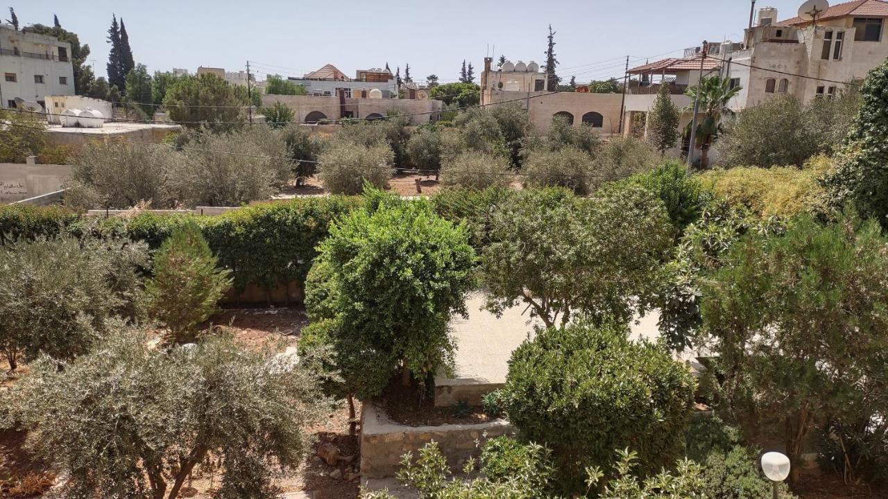Black Iris Hotel Madaba Exterior foto
