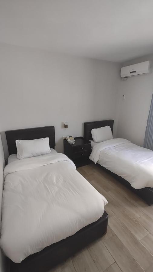 Black Iris Hotel Madaba Exterior foto