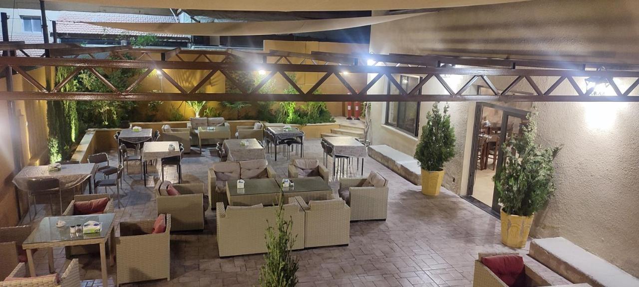 Black Iris Hotel Madaba Exterior foto