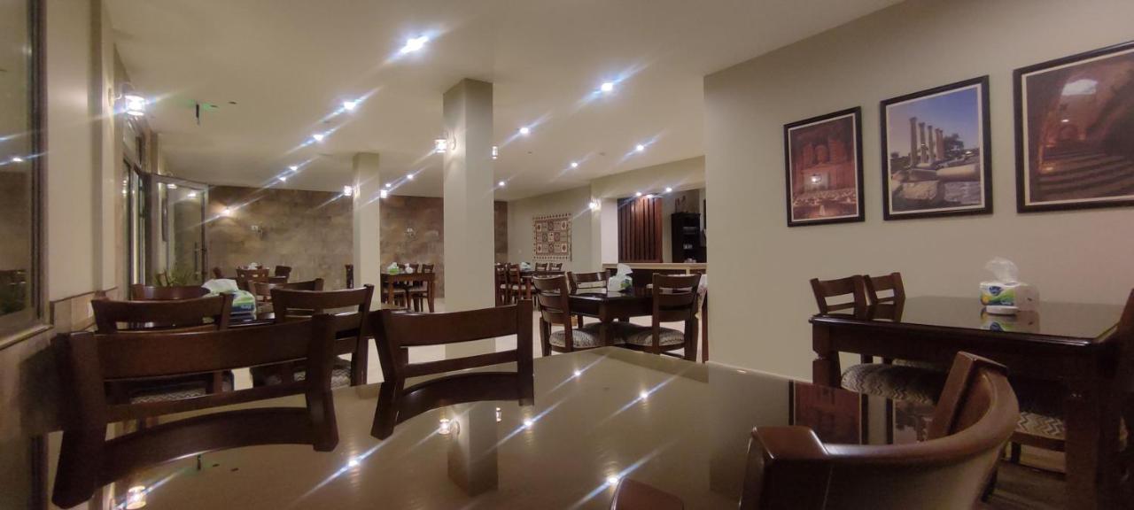 Black Iris Hotel Madaba Exterior foto