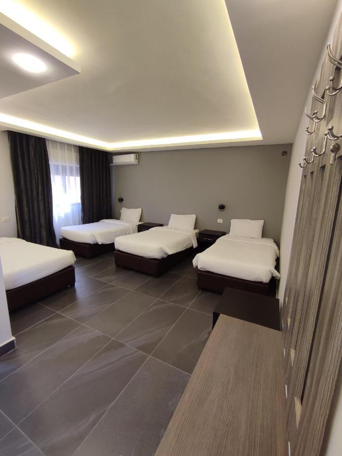 Black Iris Hotel Madaba Exterior foto
