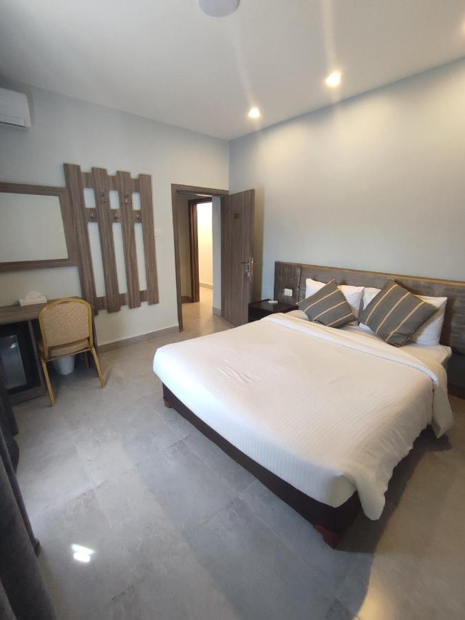 Black Iris Hotel Madaba Exterior foto
