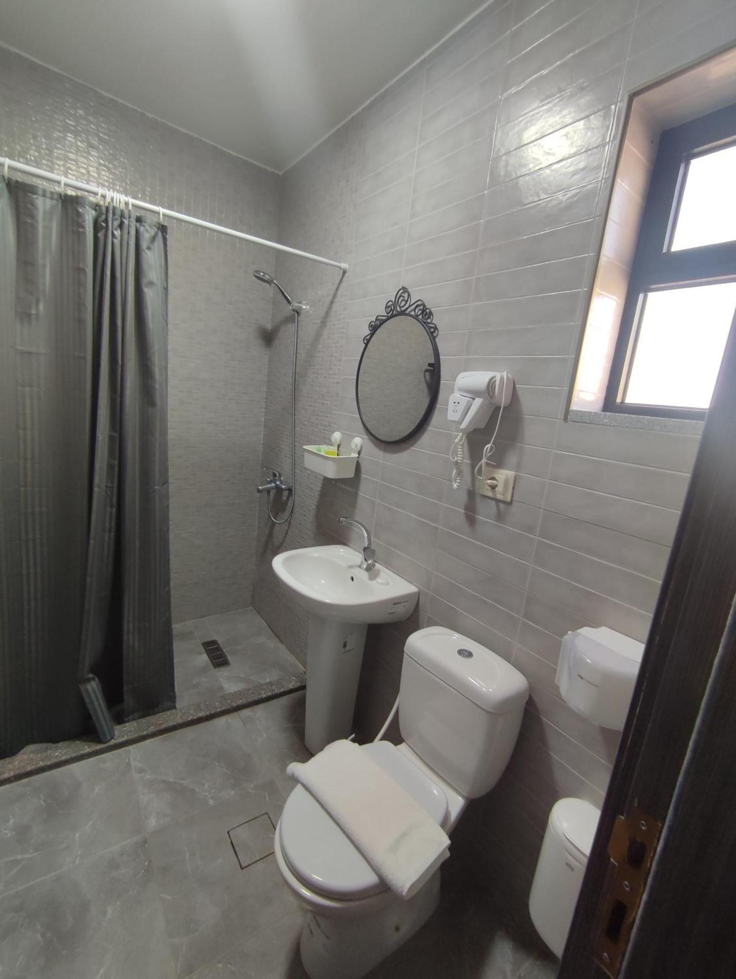 Black Iris Hotel Madaba Habitación foto